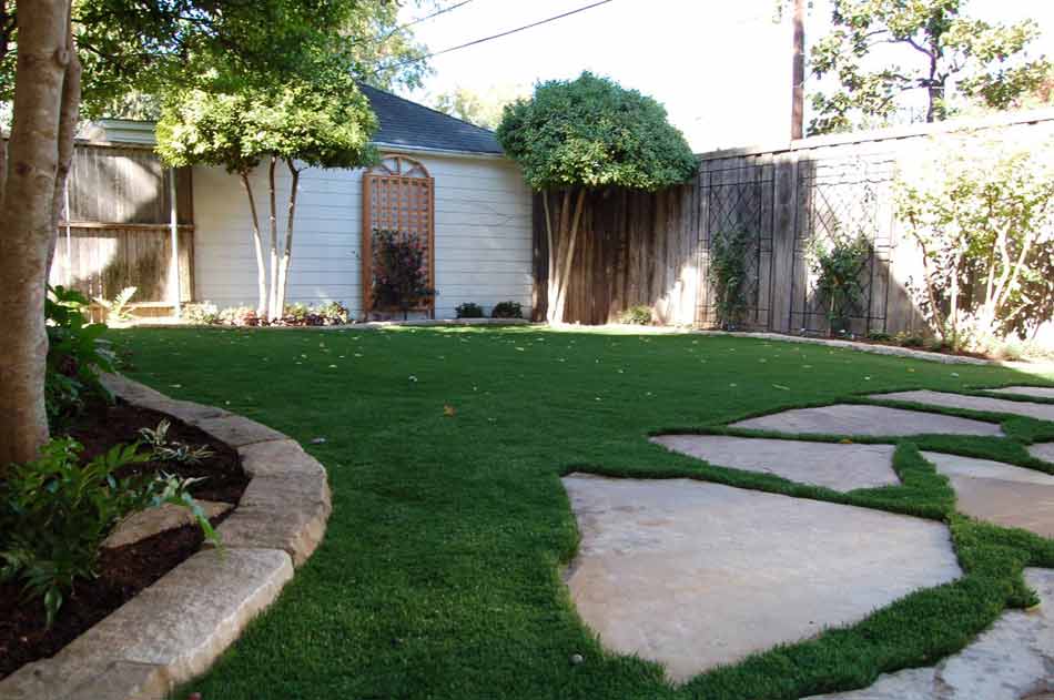 Backyard artificial turf in Tulsa