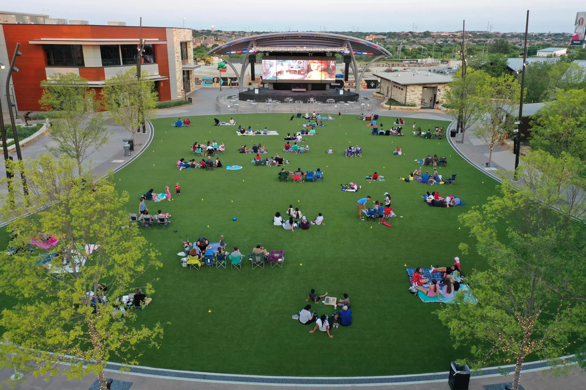 Outdoor Event Lawn with Commercial Artificial Turf Outdoor Event Lawn with Commercial Oklahoma Artificial Turf